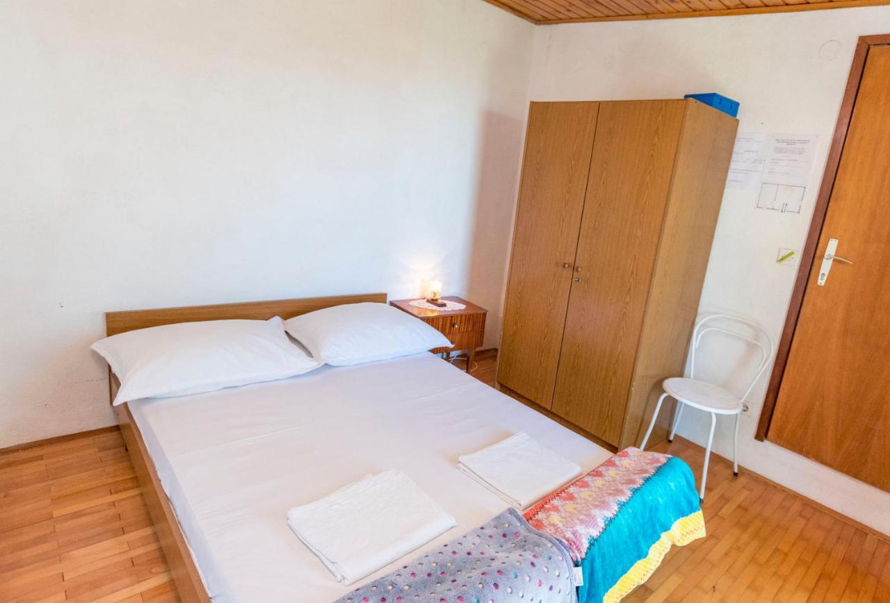Apartments And Room Milka-Jere Primošten Buitenkant foto